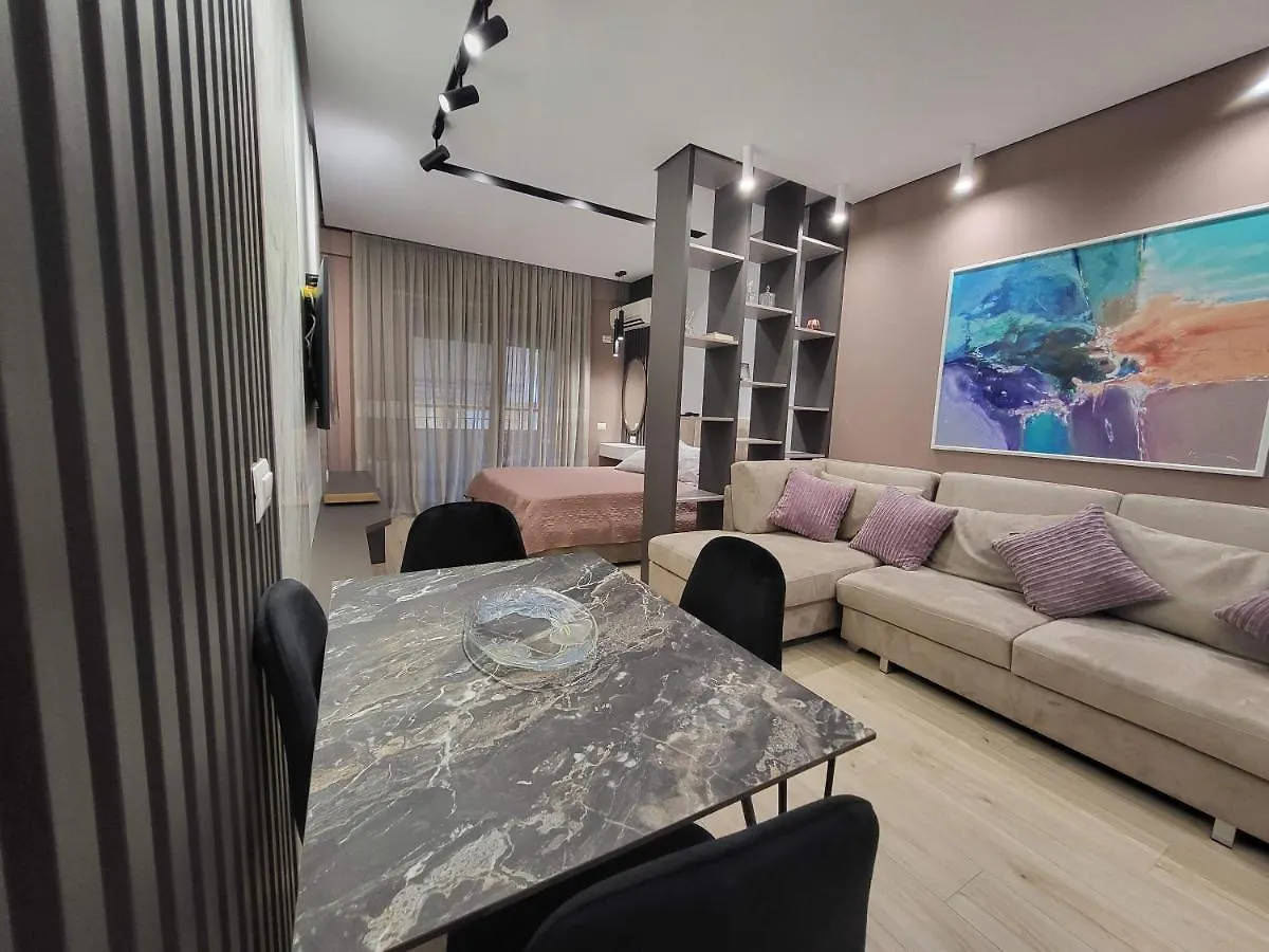 Eden'S Apartment فلورا 0*,