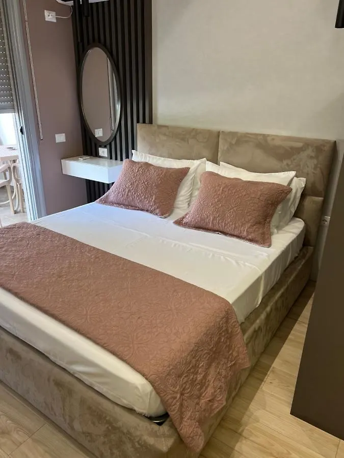 Eden'S Apartment فلورا